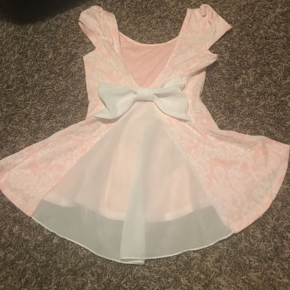 Light pink lace pattern peplum