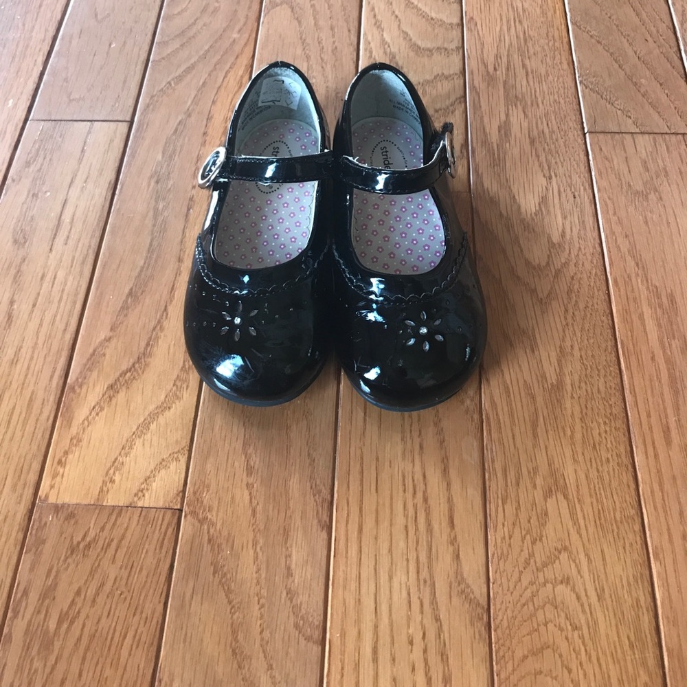 Stride Rite Payne Leather dress shoes.