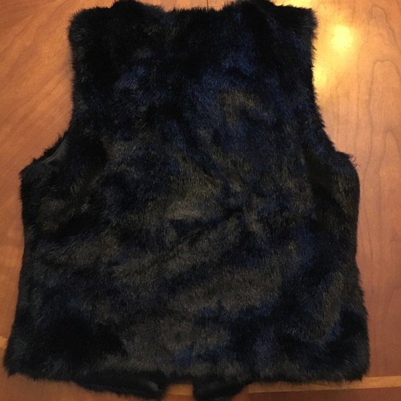 Faux Fur Vest - Picture 2 of 4