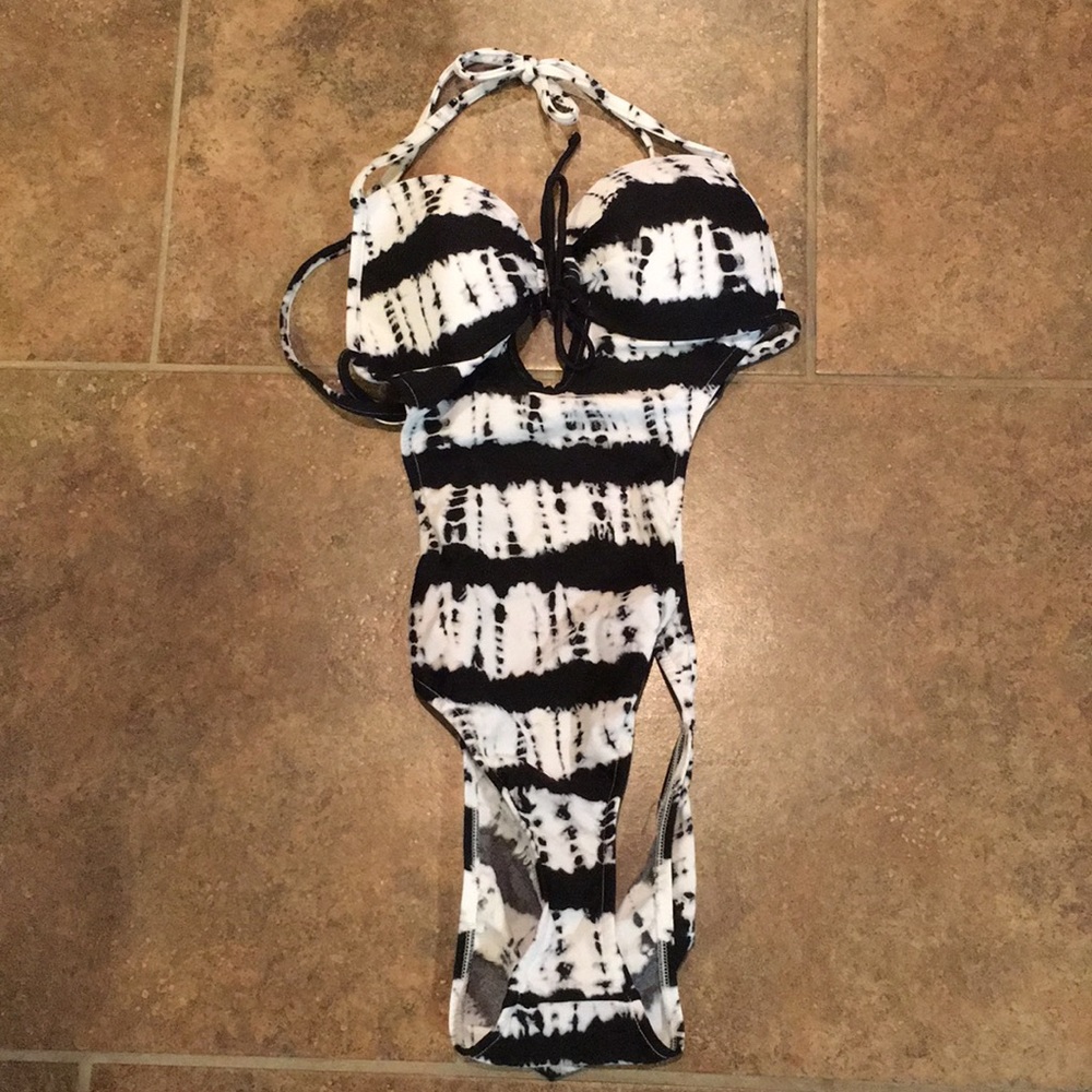One piece swim suit