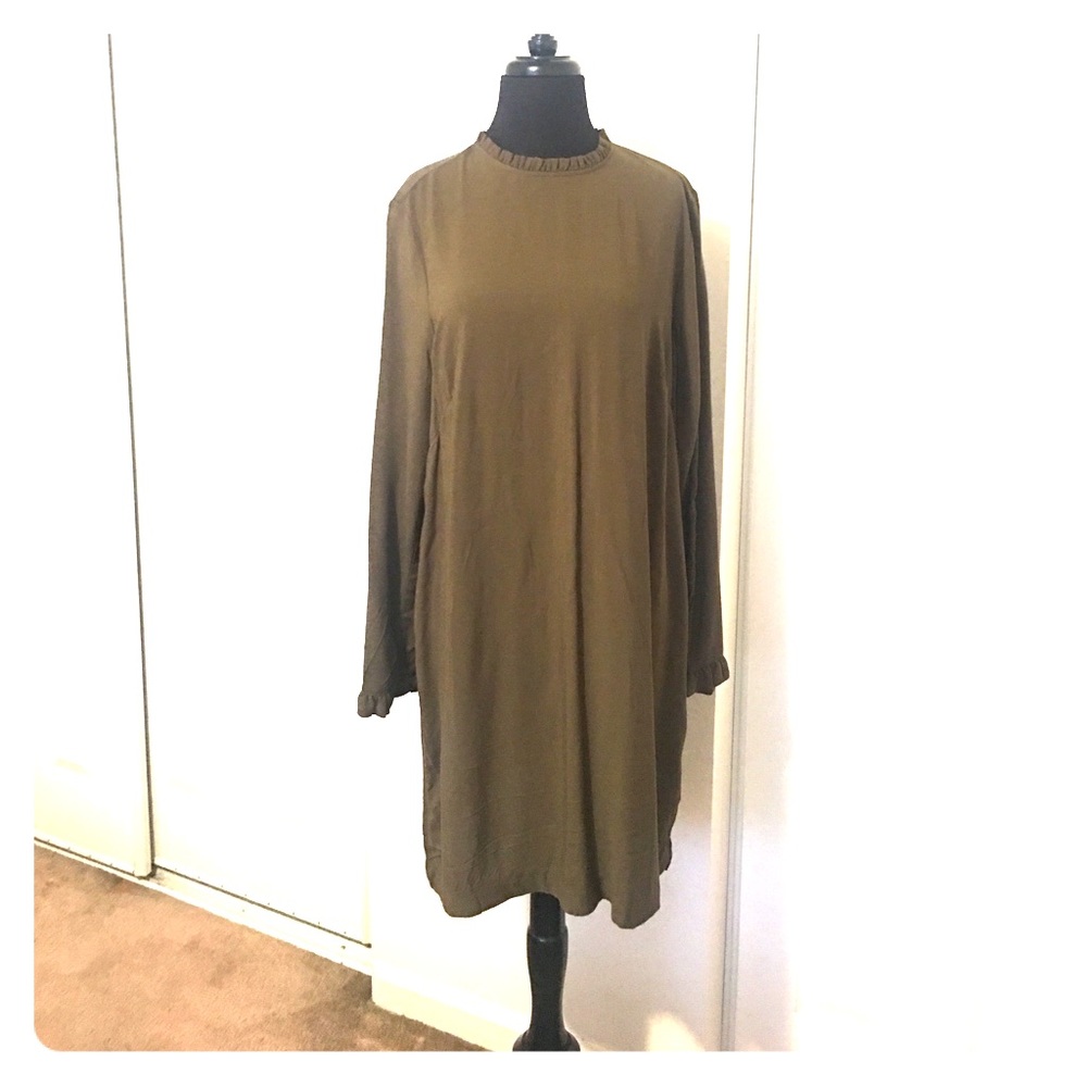 NEVERWORN*** H&M Ruffle mock Dress