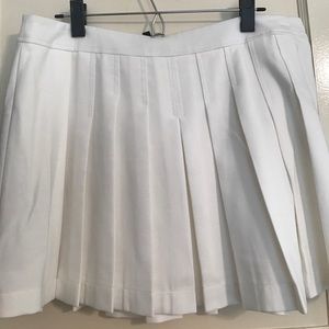 BCBG Pleated skirt. NWT. Large. Super adorable