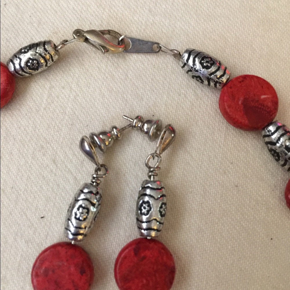 Set necklace and earrings faux silver and coral - Picture 4 of 4