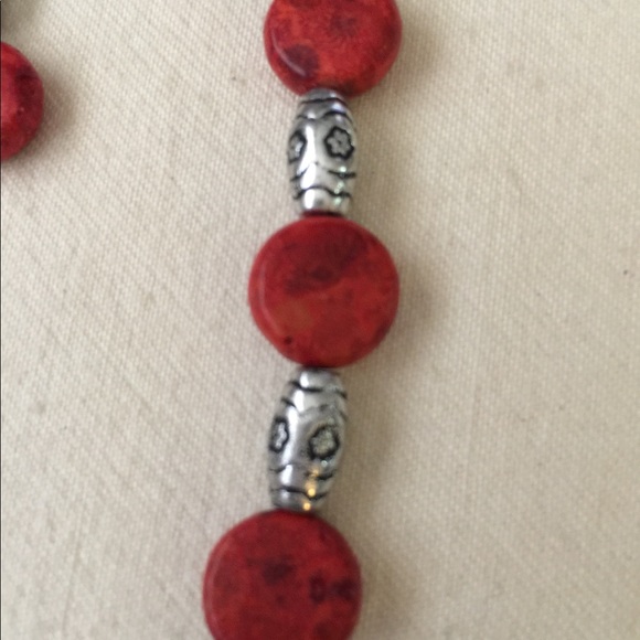 Set necklace and earrings faux silver and coral - Picture 2 of 4