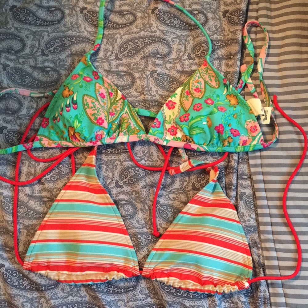 Bundle 2 bikini tops