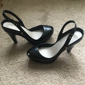 MAKE ME AN OFFER!! MElissa jelly pumps