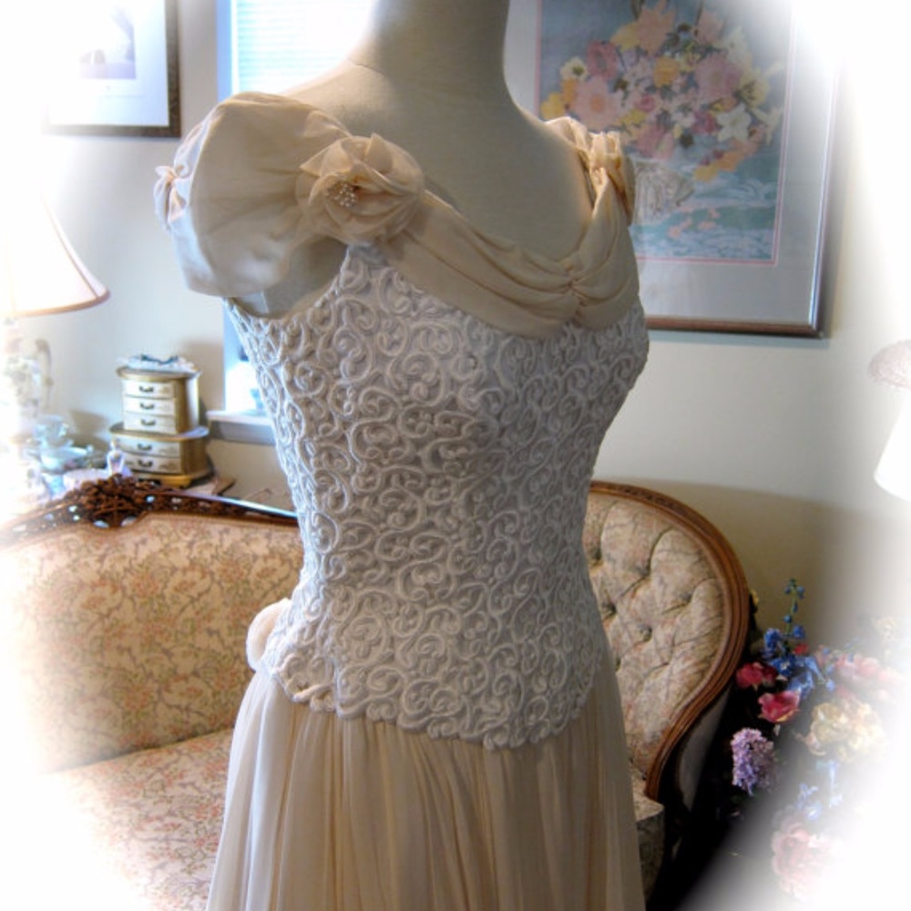 Vintage formal lace gown - prom or wedding!