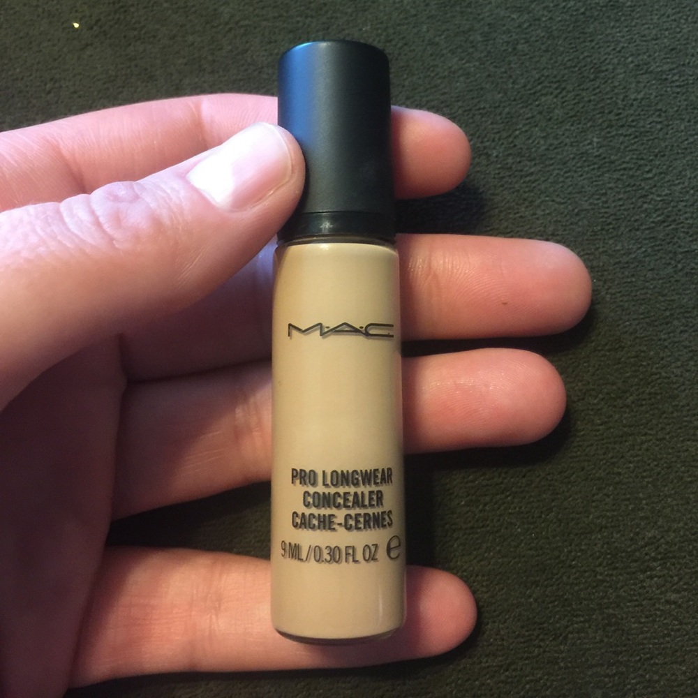 100% Authentic MAC Pro Longwear Concealer NW20