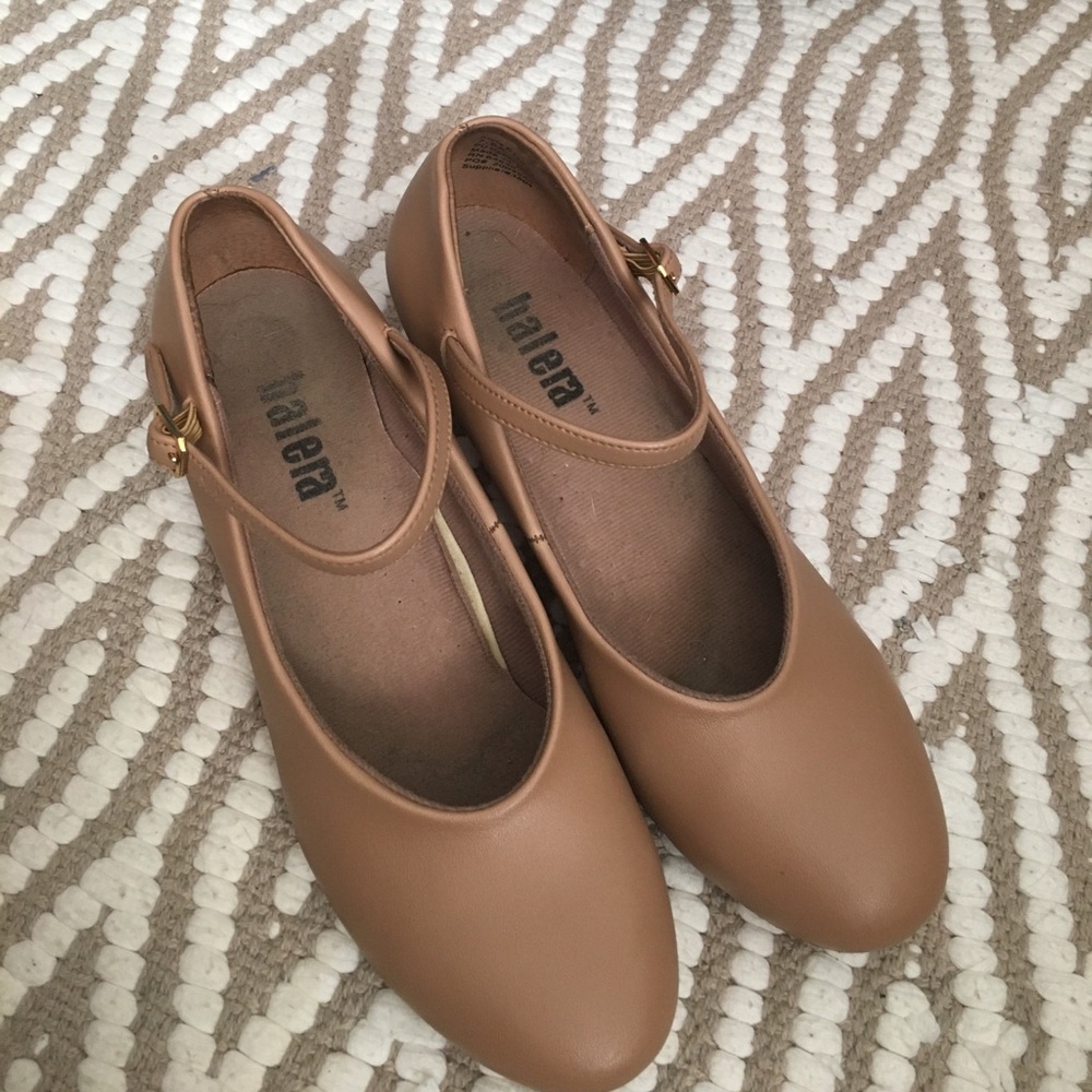 Cream colored balera 2 inch heels size 7 1/2
