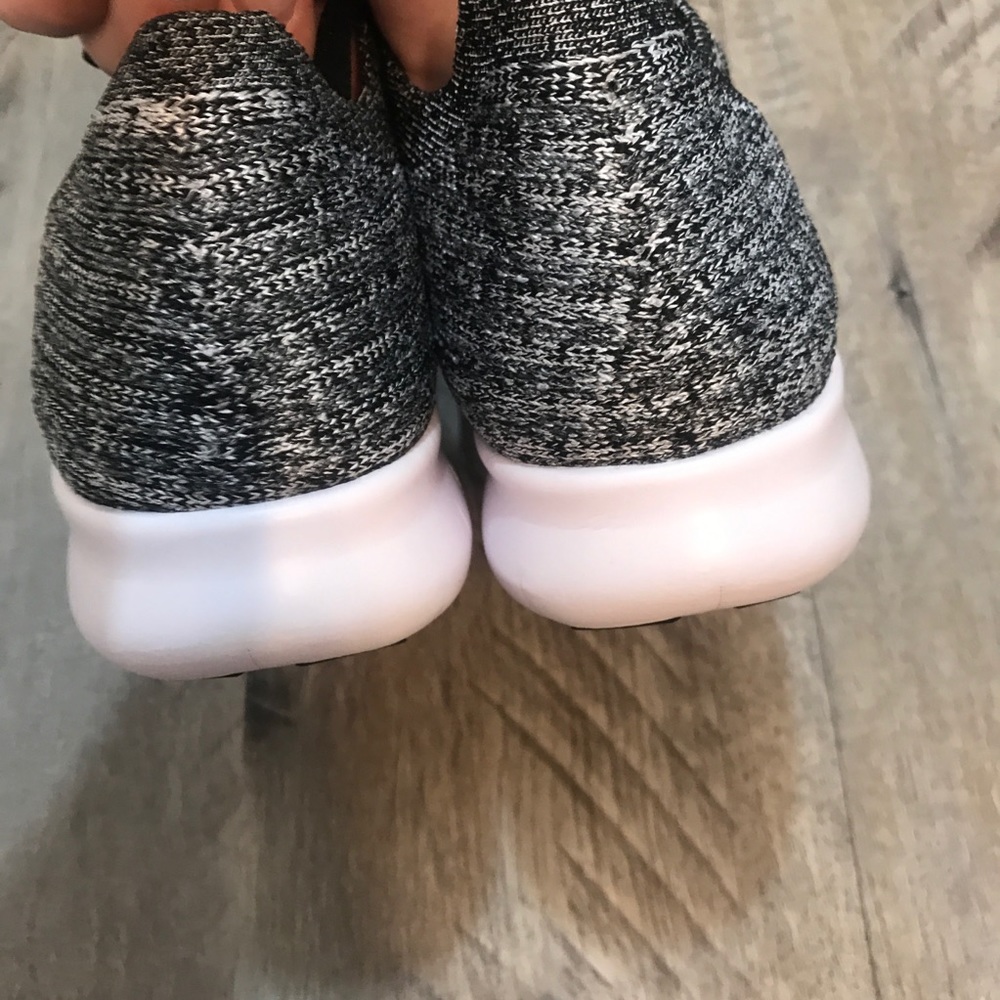 Nikes - Picture 3 of 4