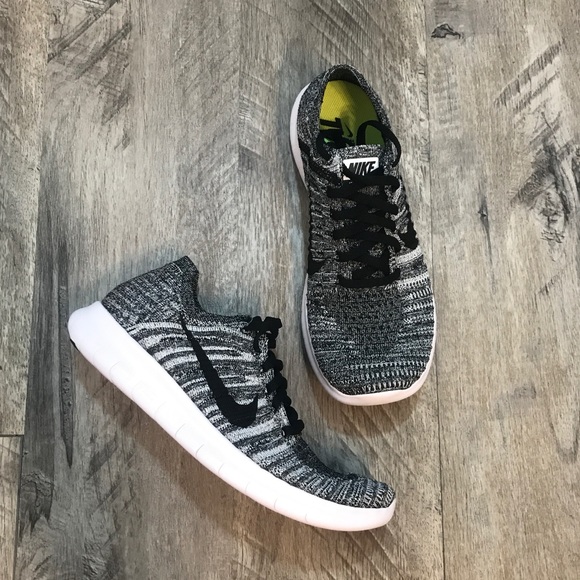 Nike Shoes - Nikes