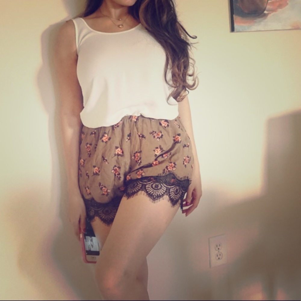 Boutique lace trim shorts