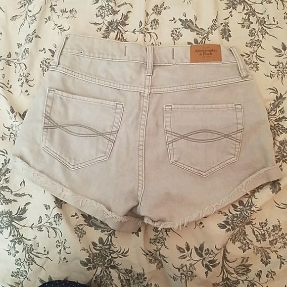 A&F High Waisted Shorts - Picture 2 of 4