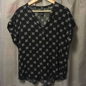 Black and white Gap blouse