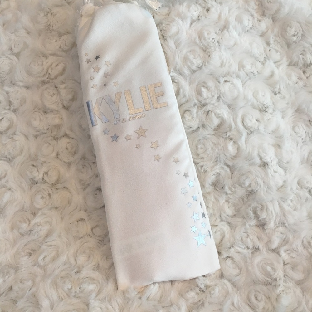 KYLIE BIRTHDAY BRUSH SET - Picture 2 of 4