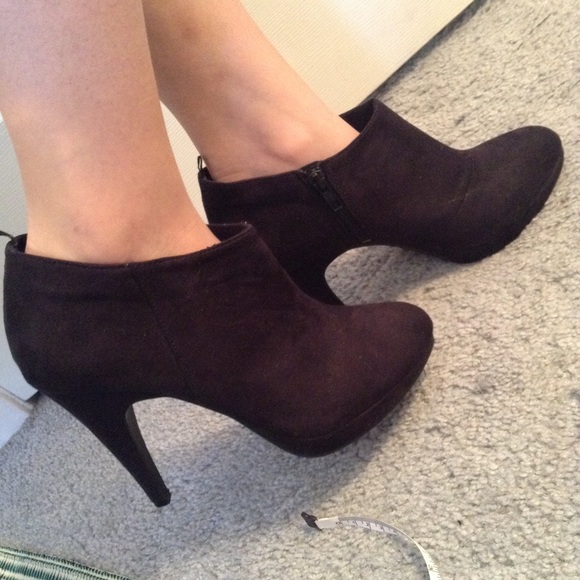H&M Shoes - H&M black ankle boots