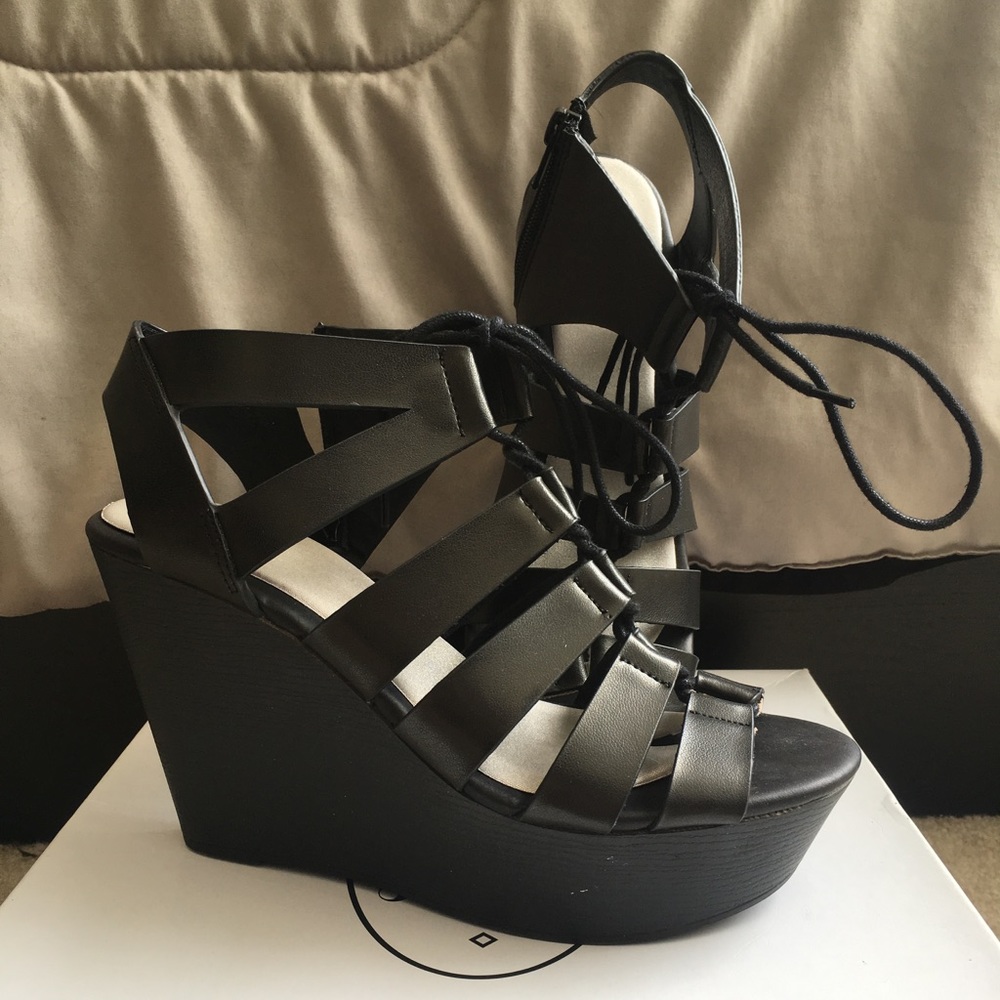 Steve Madden Lace Up Wedge. NEW IN BOX