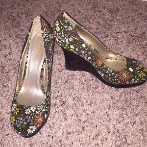 Qupid brown wedge heels sz 8