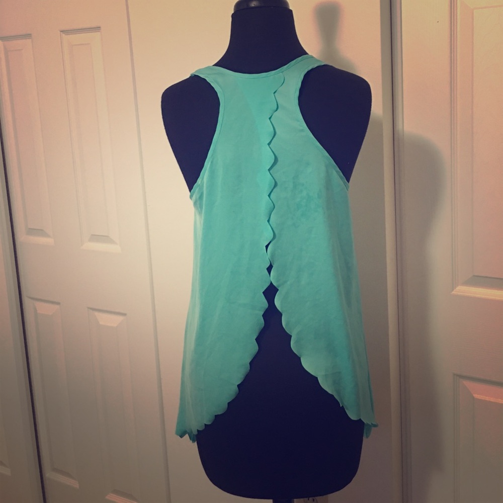MINT Scalloped and draped, open back top
