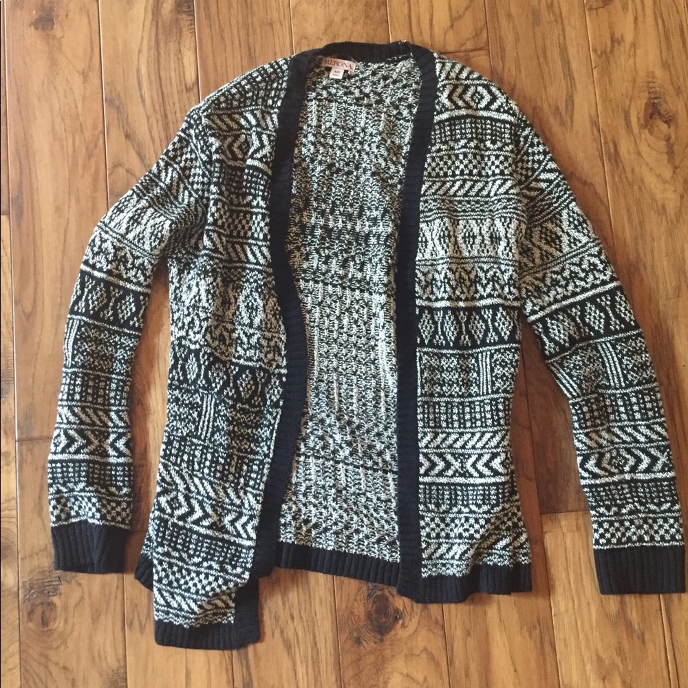 Black and white pattern sweater