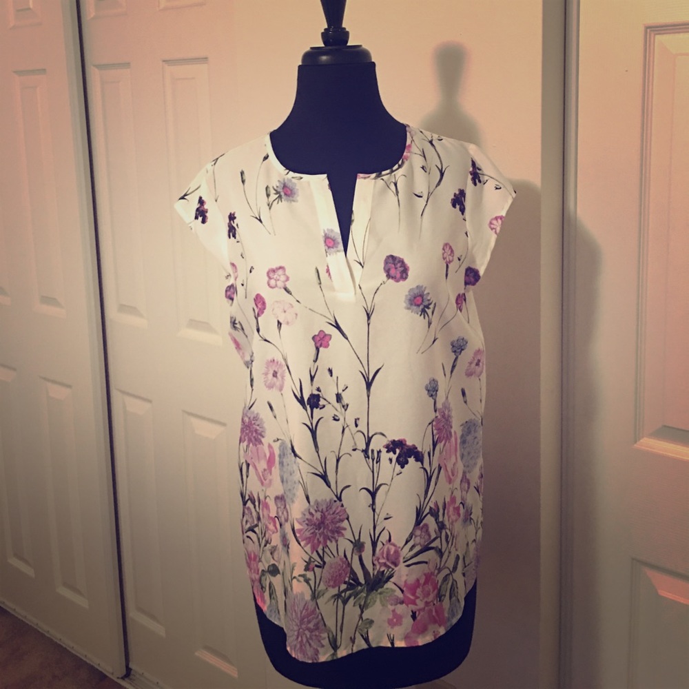 IVANKA TRUMP FLORAL TOP🌸