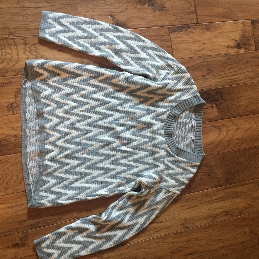 White and grey chevron sweater