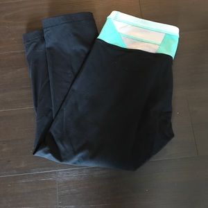 Lululemon size 8 wunder under crop