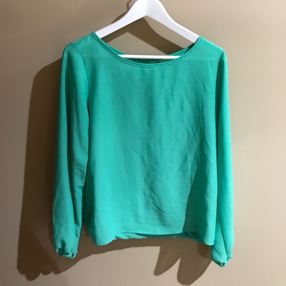 Women's Blouse! Perfect for business casual wear!