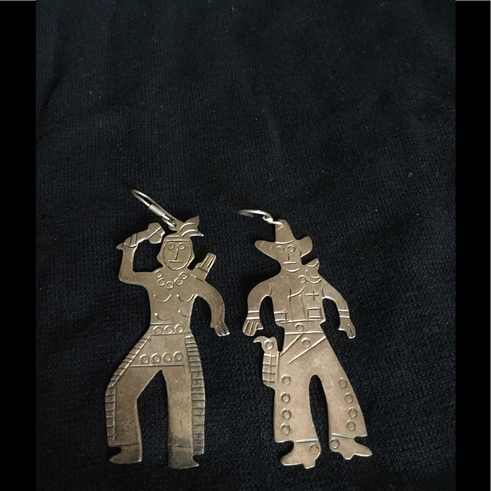 Earrings g