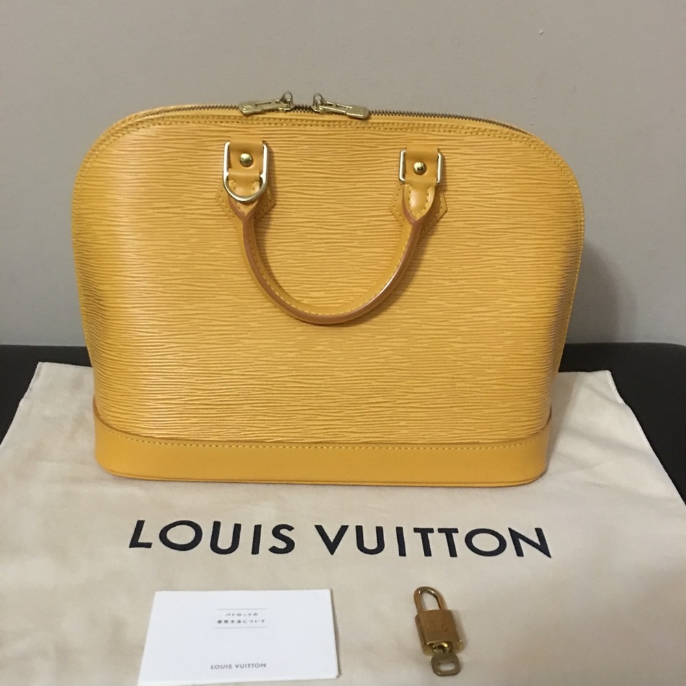 🌹Sold🌹Authentic Louis Vuitton Epi Yellow PM