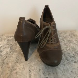 Fergalicious size 6.5 Brown Heels