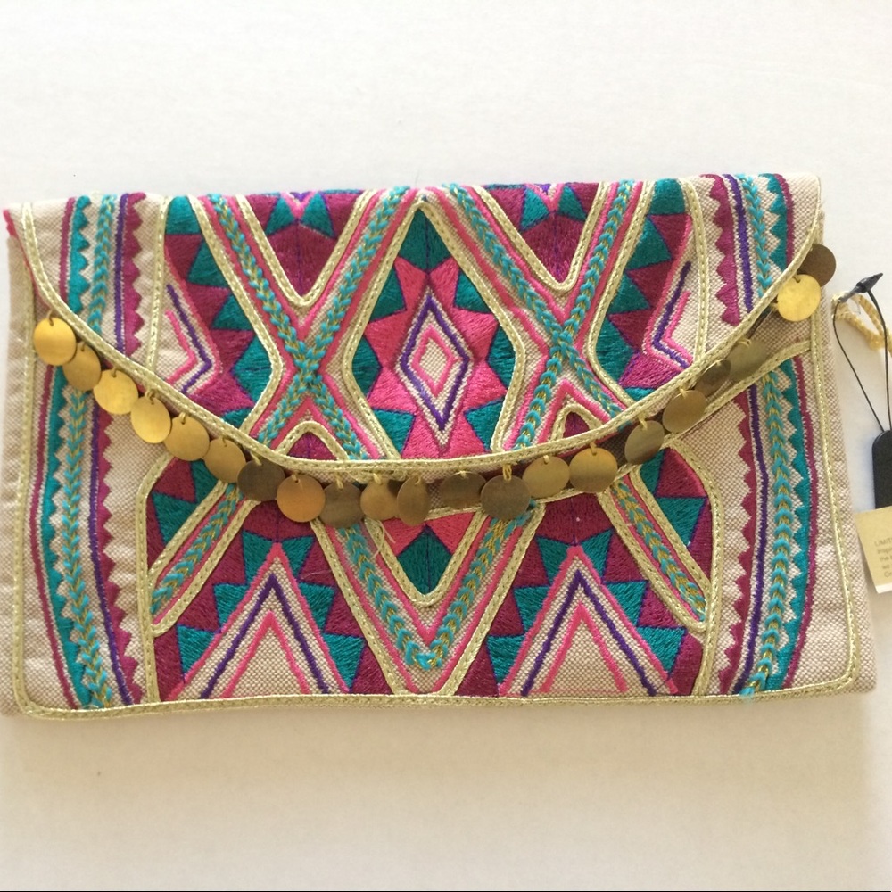 Embroidered canvas magnetic snap clutch NWT