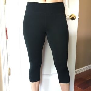 M black athletic leggings