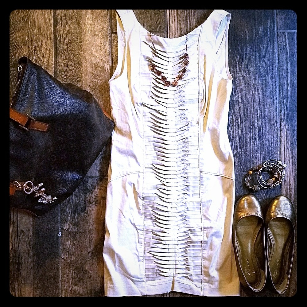 2B BEBE khaki dress with teired detail...