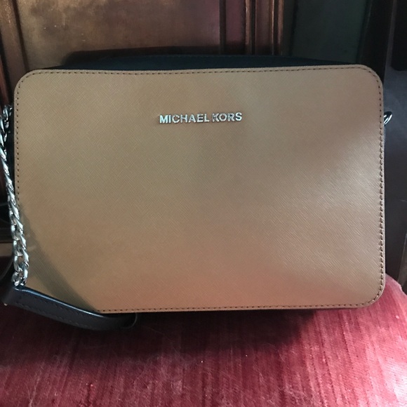 Michael Kors Handbags - Michael Kors Crossbody