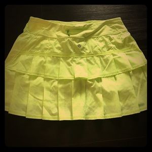 Lululemon neon skort size 8 (never worn)