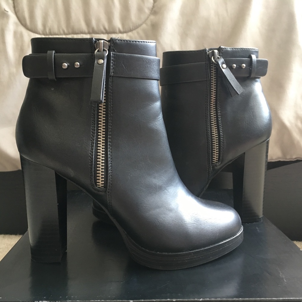 FOREVER 21 Ankle bootie