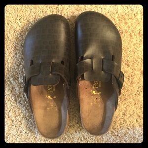 Birkenstock Clogs ( brick pattern )