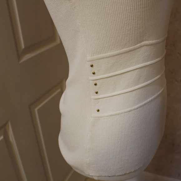 Crisscross Short Sleeve Sweater - Picture 3 of 4