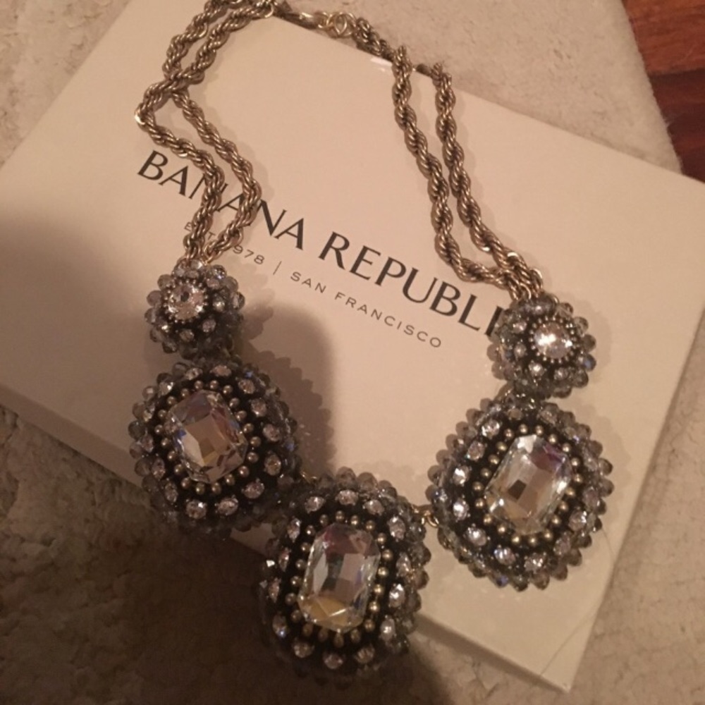 Banana Republic statement necklace. EEEUC