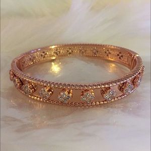 Van cleef & arpels rose gold glitz bangle