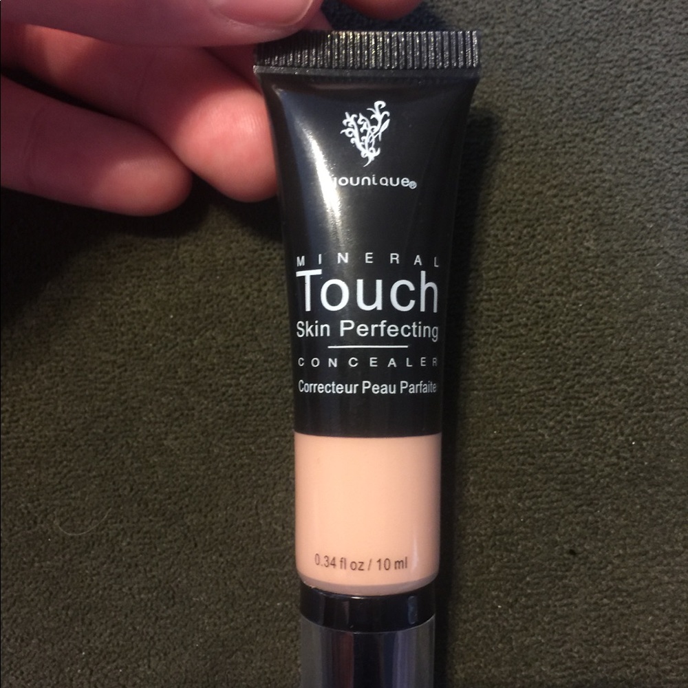 Younique Organza Concealer