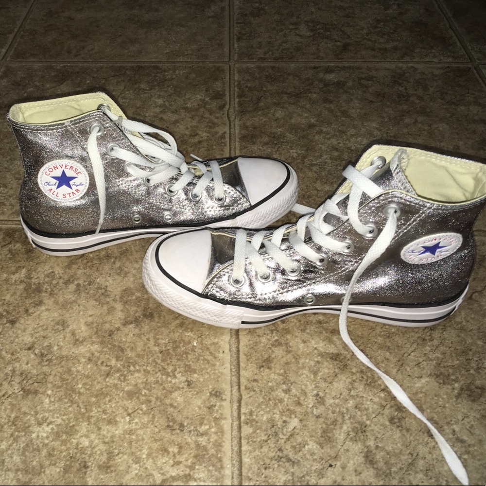 I'm selling shinny sliver converse 💟