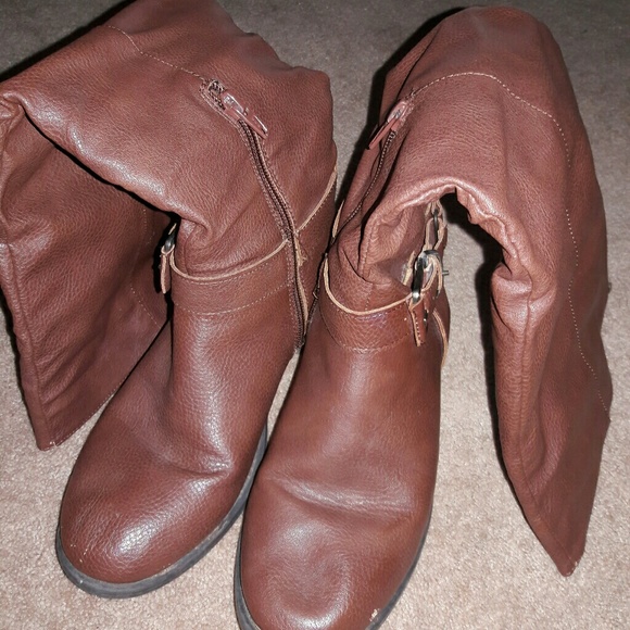 brown boots - Picture 3 of 3