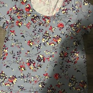 LuLaRoe Classic Tee Size L
