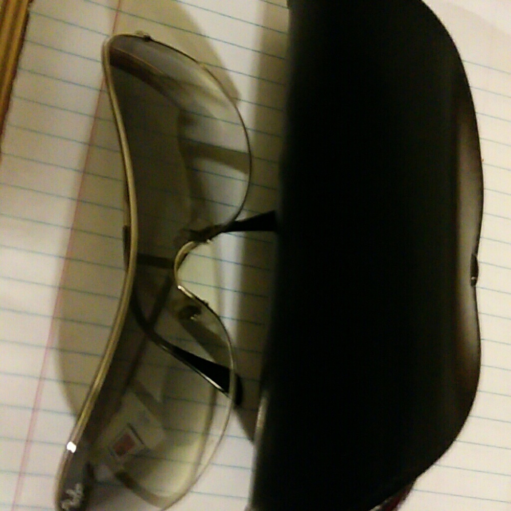 Ray Ban unisex sunglasses and case