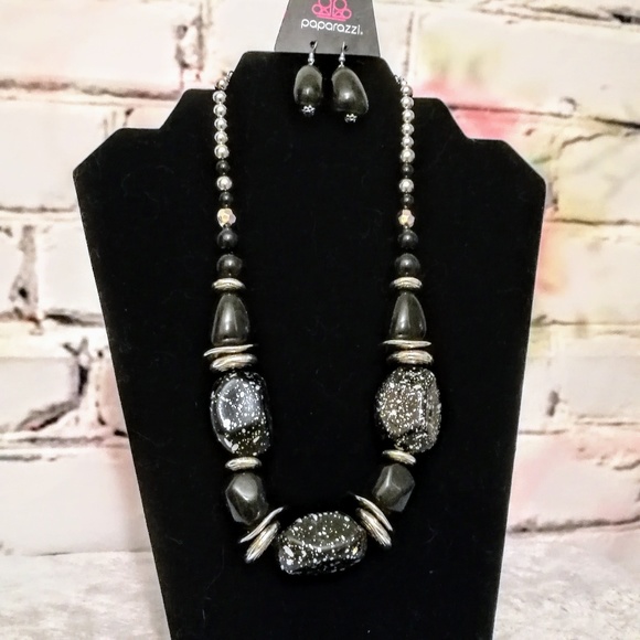 paparazzi Jewelry - 🚨2/$10🚨 Chunky Beaded Necklace & Earring Set