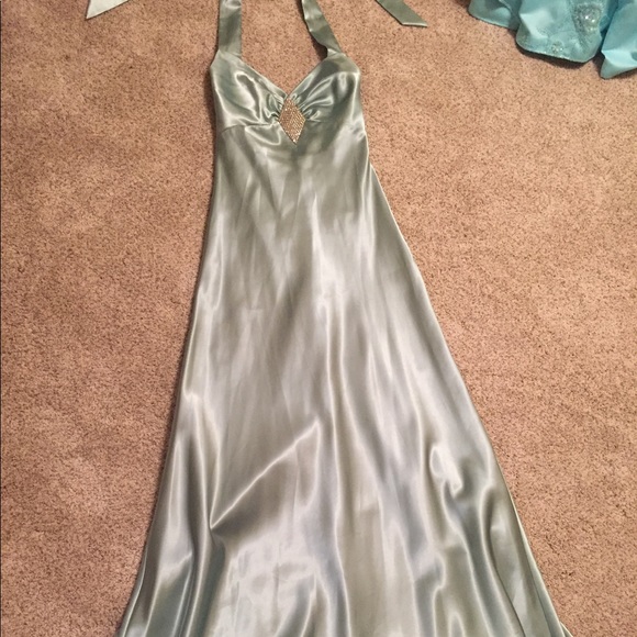 Beautiful mint homecoming / prom floor length gown - Picture 2 of 2