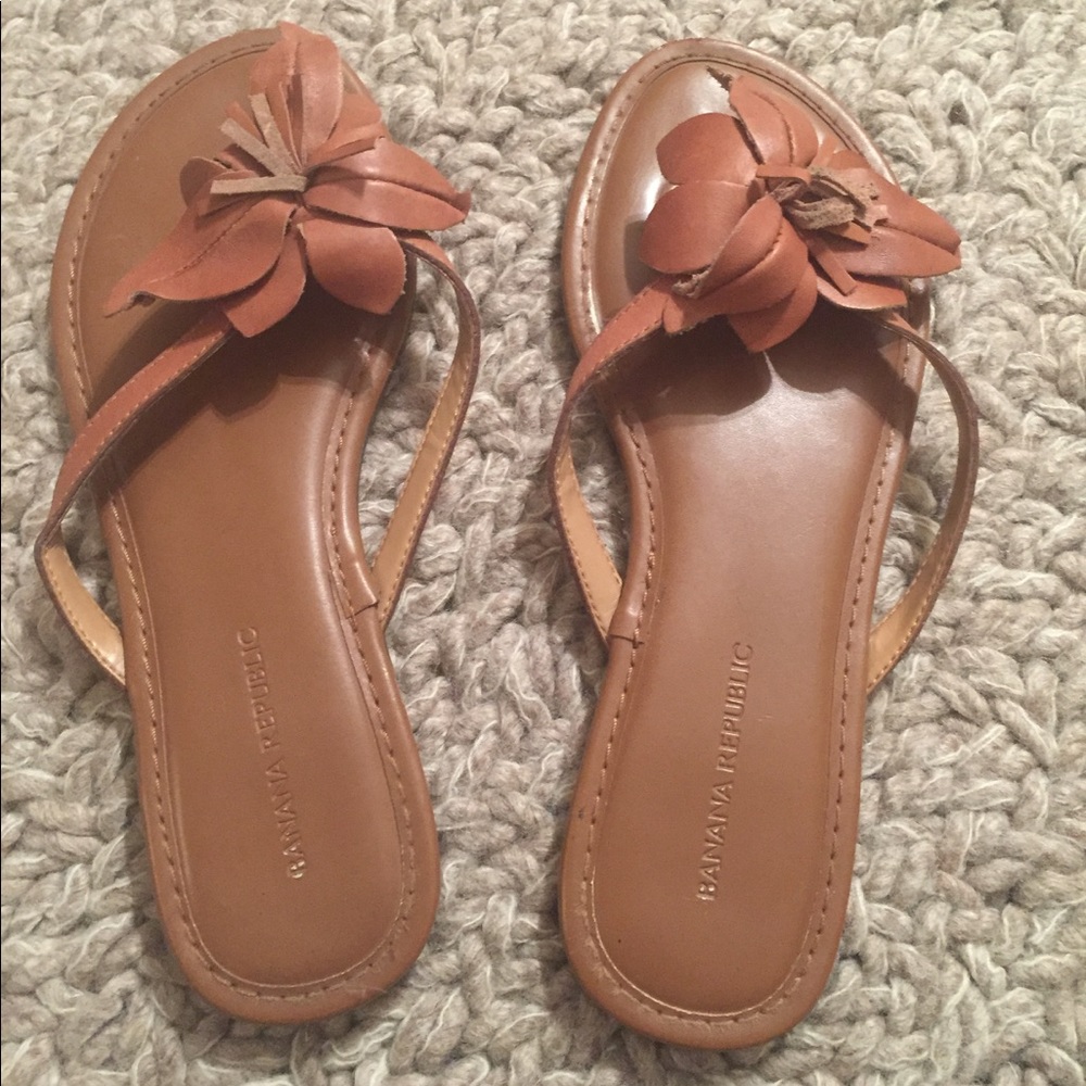 Banana Republic Floral Tan Slippers