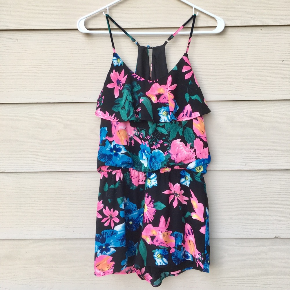 🌿 2 for 15$ Mine : Floral Romper NWT